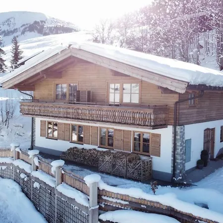 Ski-in & Ski-out Out Maria With Amazing Mountain View Maria Alm am Steinernen Meer